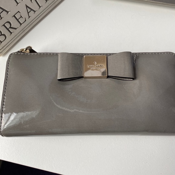 ***KATE SPADE PATENT LEATHER WALLET*** - Picture 8 of 9